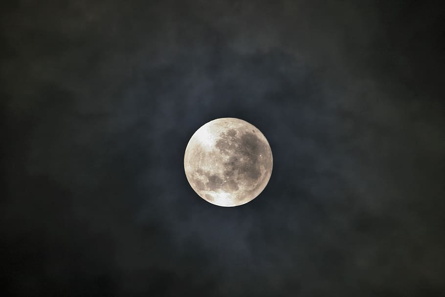 moon surrounded with grey clouds, photography, night, sky, cloudy HD wallpaper