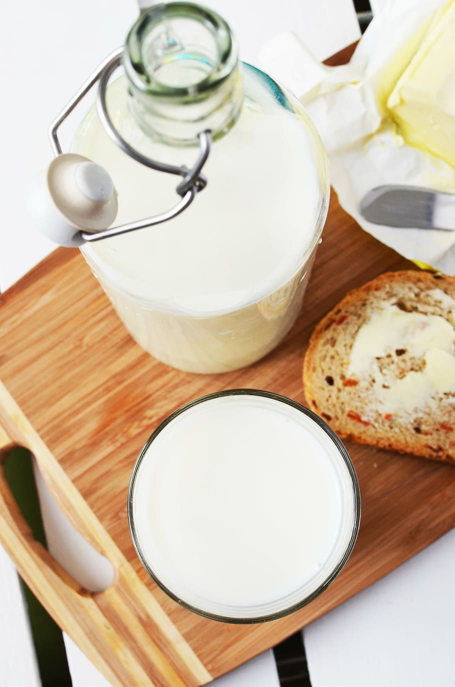bottle, breakfast, cutting board, kitchen, milk, morning, still life HD wallpaper