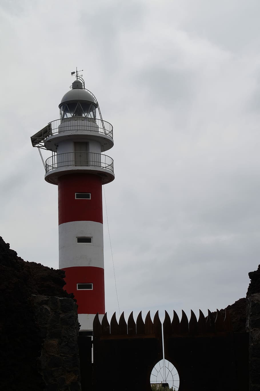 lighthouse, gloomy, forward, clouds, sky, red white, tower HD wallpaper