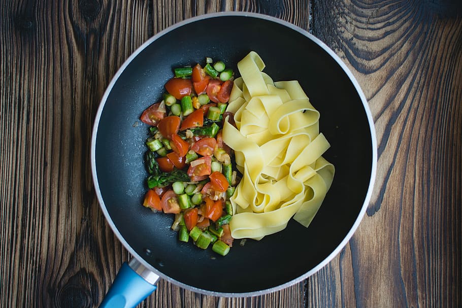 Healthy Pasta in a Pan by Foodie’s Feed, breakfast, eating, HD wallpaper