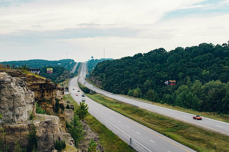 cars on road near mountain range, cliff, rocks, green, grass HD wallpaper