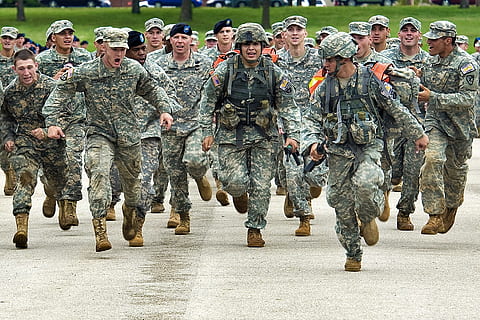 army running on concrete road during daytime, determination HD wallpaper