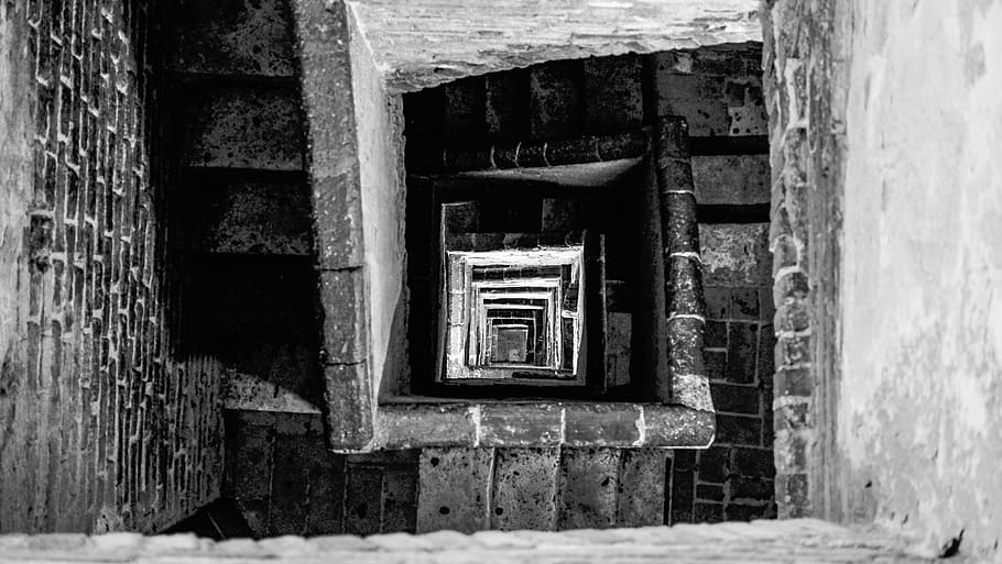 stairs, down, spiral, perspective, pattern, concrete, black and white HD wallpaper