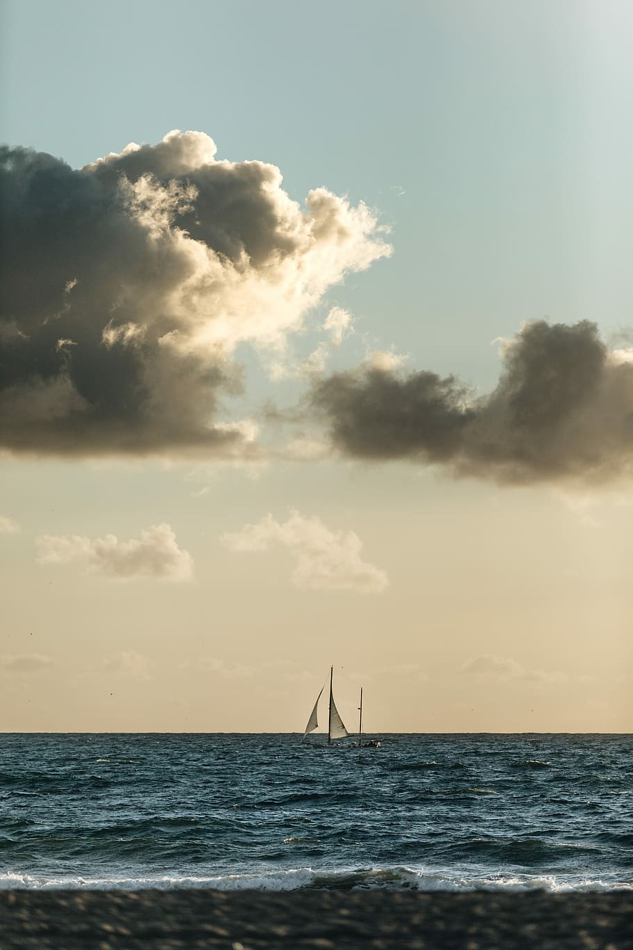 white sail boat, sailboat in body of water, ocean, waves, beach HD wallpaper