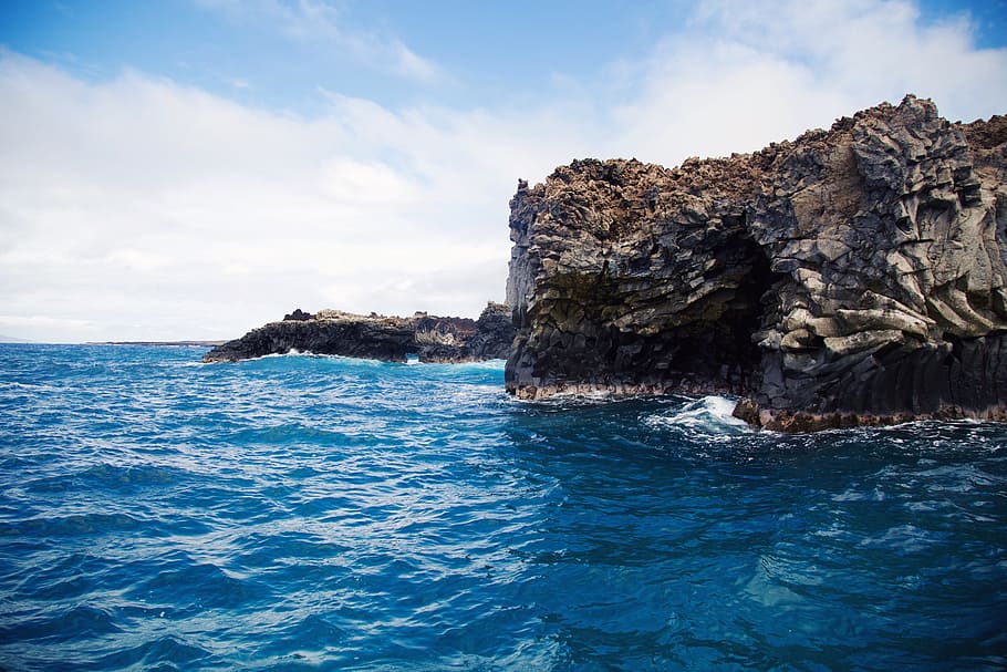 rippling body of water near rock, coast, shore, cliff, vertical HD wallpaper