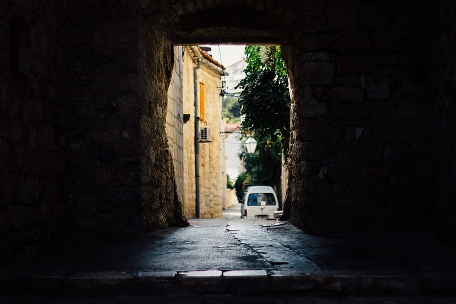 architecture, building, infrastructure, dark, alley, car, parking HD wallpaper