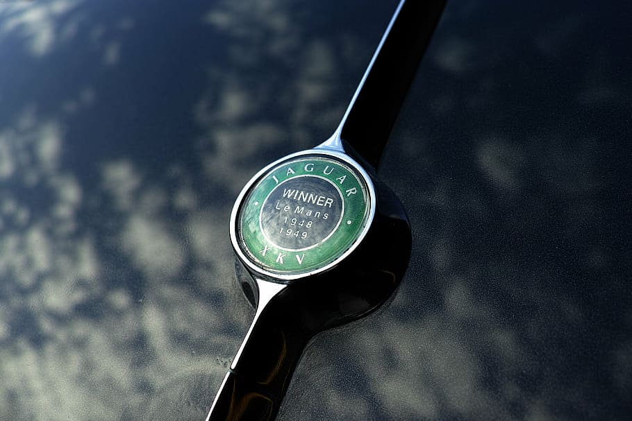 car, logo, reflection, jaguar, green, black, product photo HD wallpaper