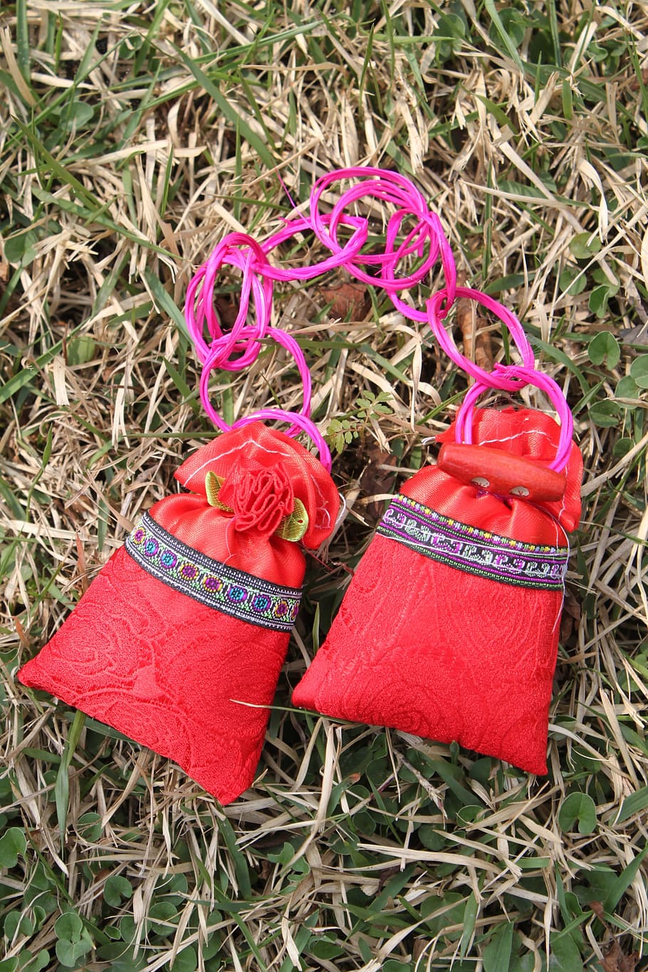 sachet, ornaments, views, high angle view, plant, red, day HD wallpaper