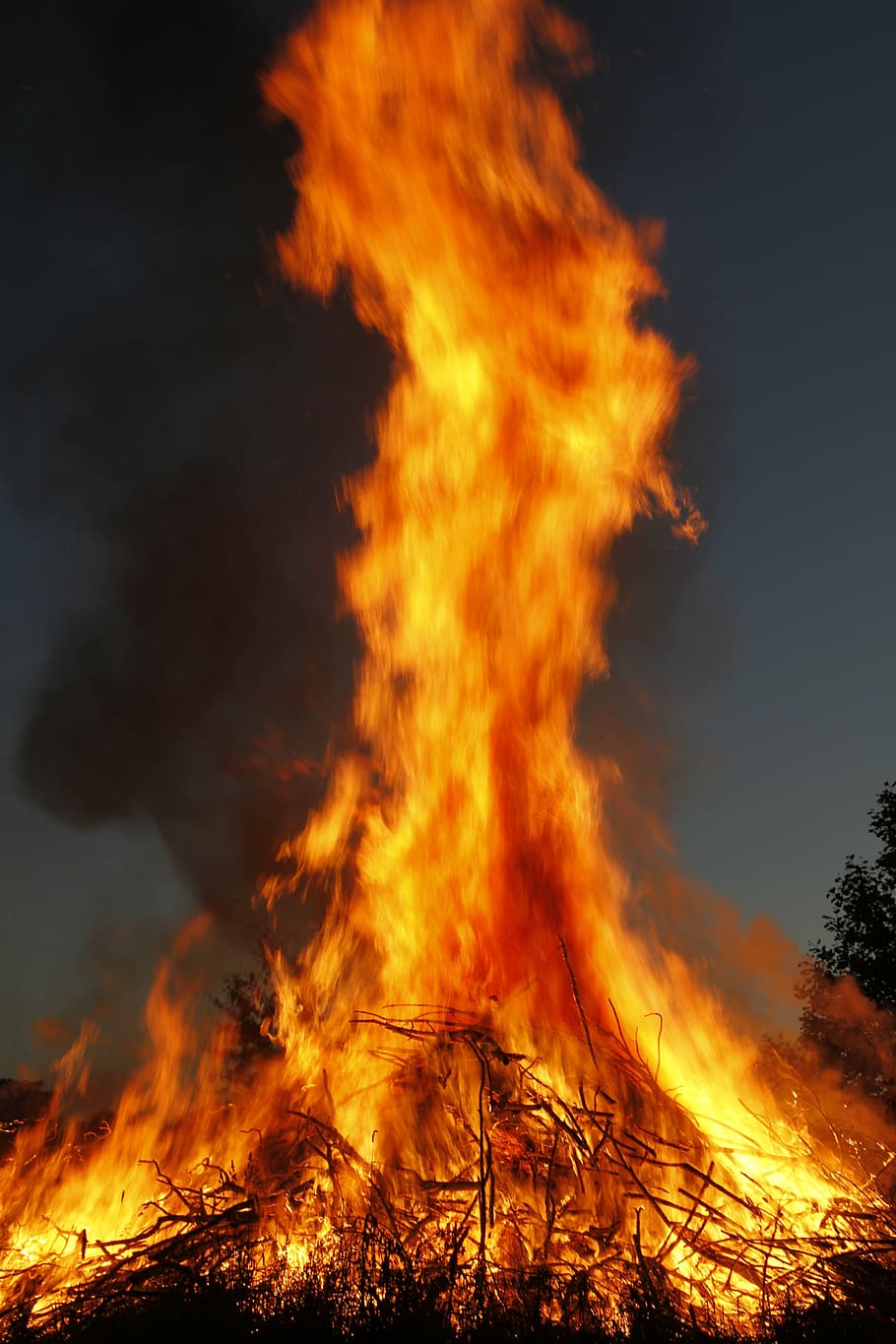 flame, bonfire, smoke, burning, fire - natural phenomenon, heat - temperature HD wallpaper
