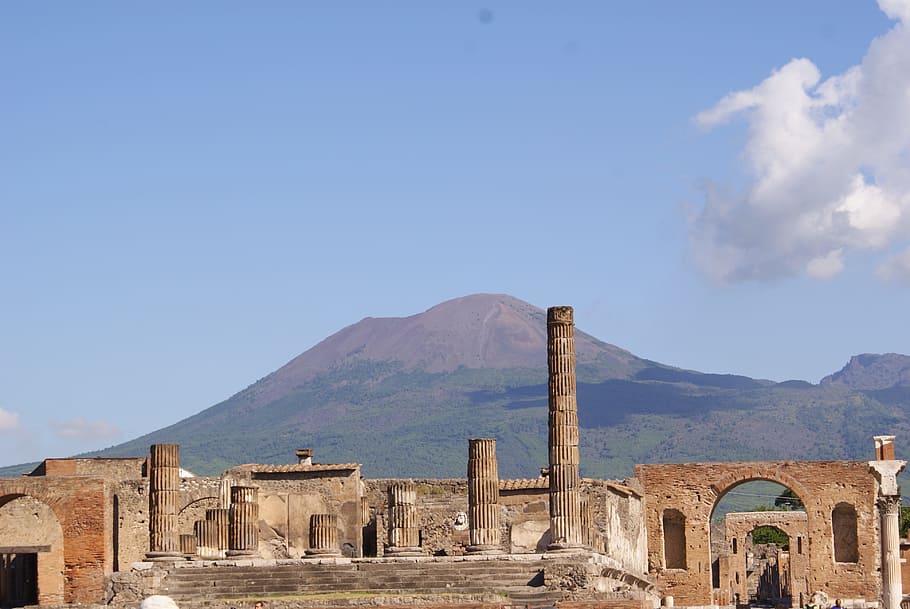scenery of landmark structure in front of mountain, Pompei, Italy, HD wallpaper