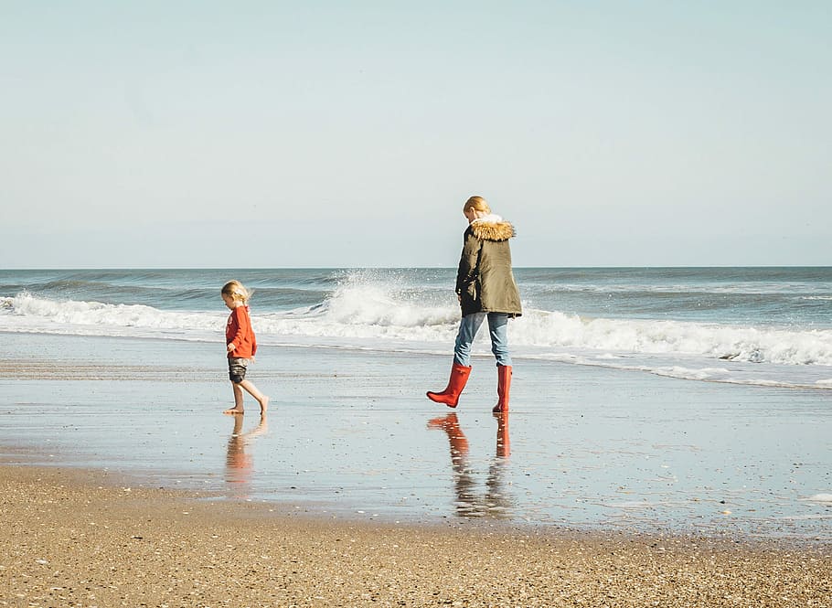 woman and child standing on seashore, woman and girl walking by the sea HD wallpaper