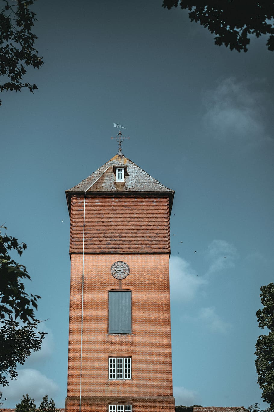 House Martins flying around Exbury Water Tower, brown concrete building at daytime HD wallpaper
