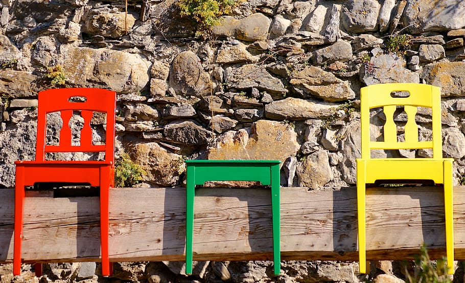 red, green, and yellow wooden chairs, sit, nature, art, quaint, HD wallpaper