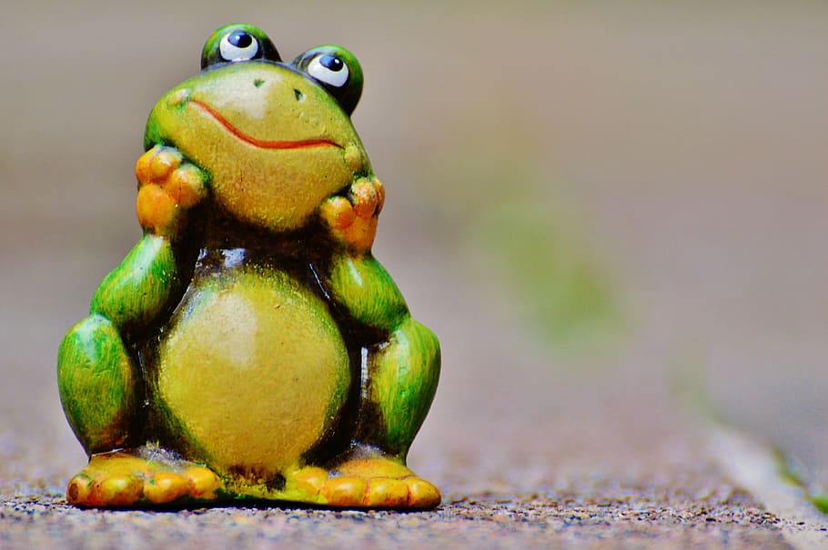 frog, figure, funny, green, animal, cute, sweet, food and drink HD wallpaper