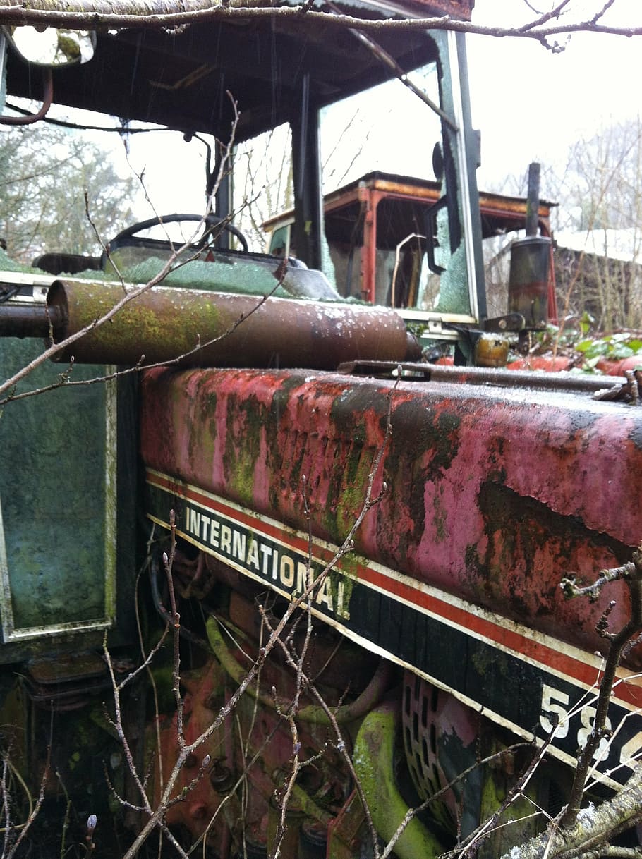 tractor, rust, graveyard, farm, junk yard, rural decay, rusty HD wallpaper