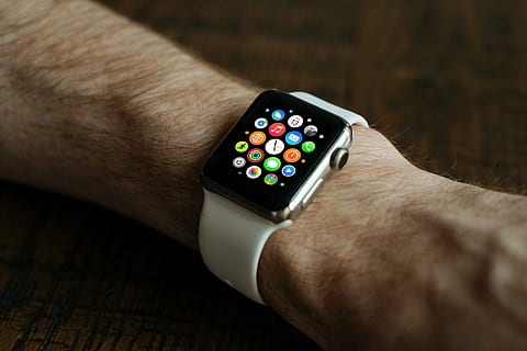 person wearing silver aluminum case Apple Watch with white sport band HD wallpaper