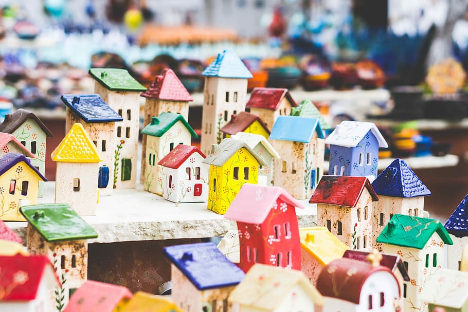 house miniature arrangement, assorted-color house miniature lot