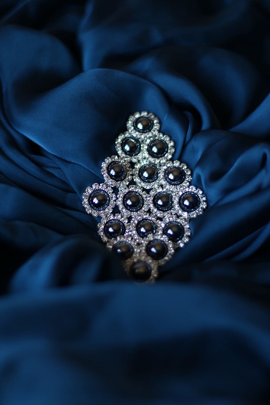 Ornament, Silk, blue, diamond - gemstone, luxury, jewelry, wealth HD wallpaper