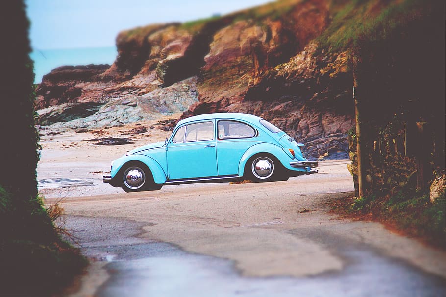 teal Volkswagen Beetle parked on seashore at daytime, beach HD wallpaper