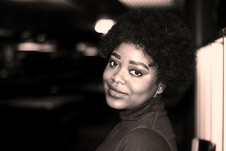 black, white, portrait, face, smiling, looking at camera, curly hair HD wallpaper