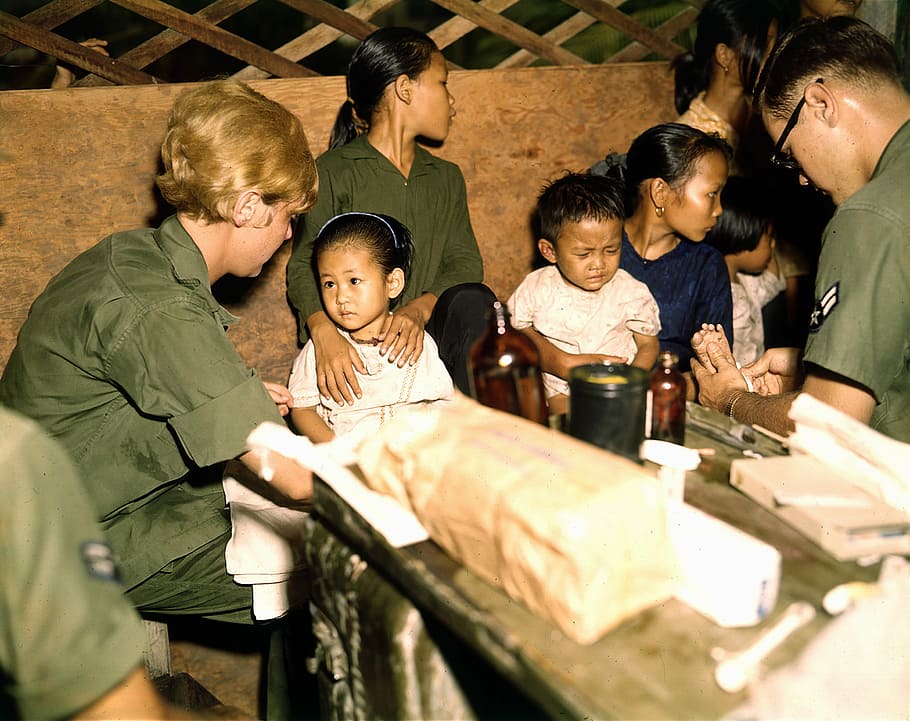 Nurse treats a Vietnamese child, 1967 during the Vietnam War, HD wallpaper