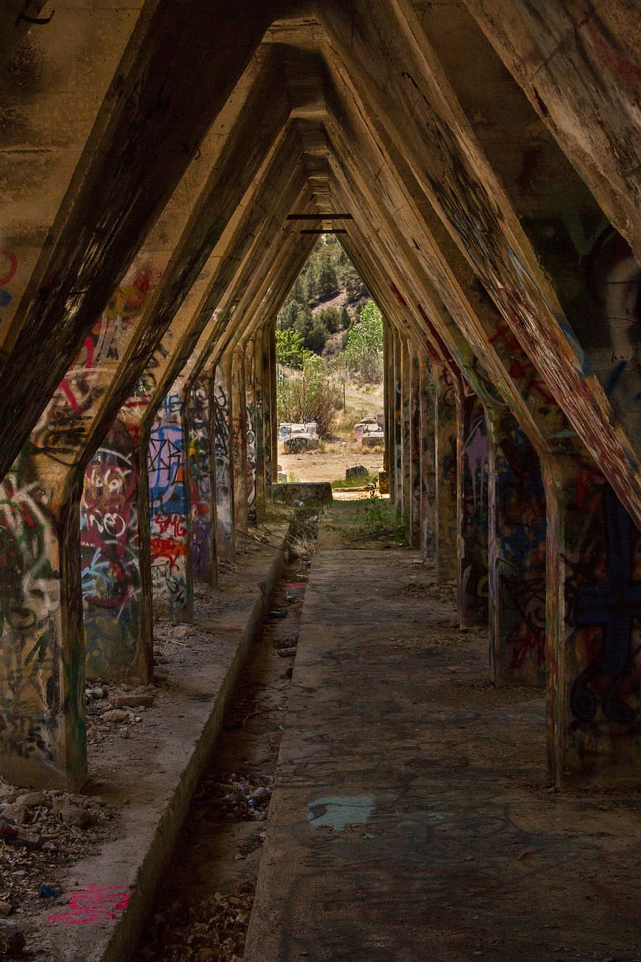 graffiti, ruin, old, abandoned, hallway, deserted, dilapidated HD wallpaper