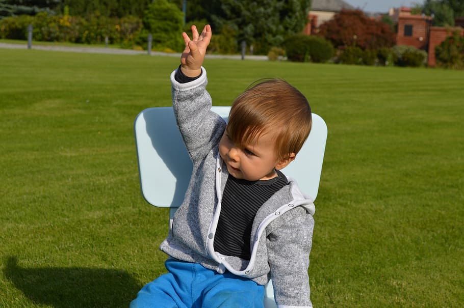 children, greeting, gestures, childhood, grass, plant, real people HD wallpaper