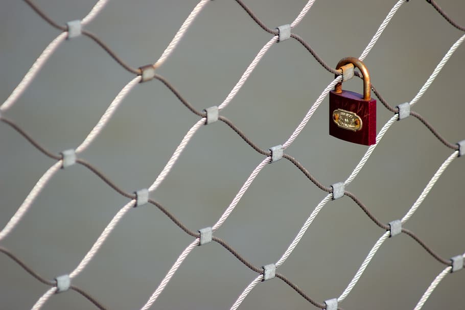 padlock on fence, chain link, scene, protection, safety, security HD wallpaper