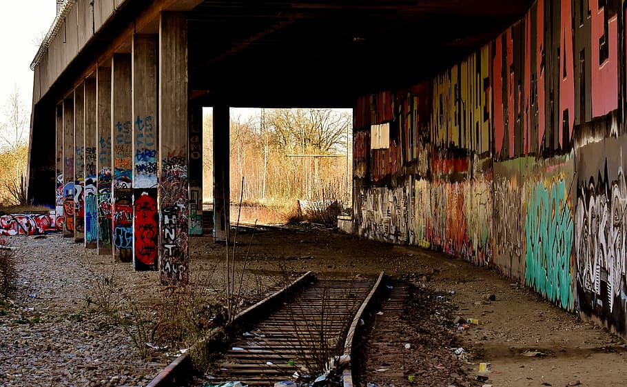 gray train railway between wall with graffiti, lost places, spirit station, HD wallpaper