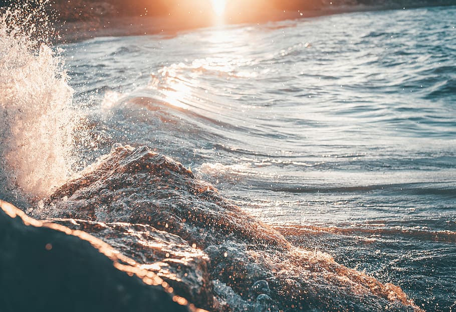 selective focus photography of sea wave, body of water during daytime HD wallpaper