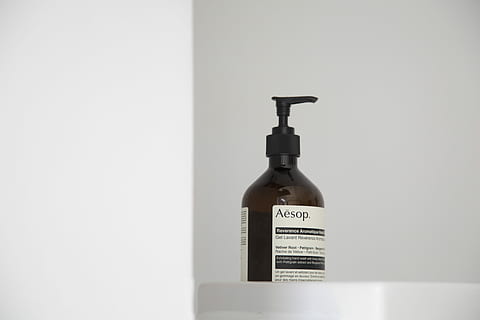 push bottle on silver surface, Aesop pump bottle, handsoap, toilet HD wallpaper
