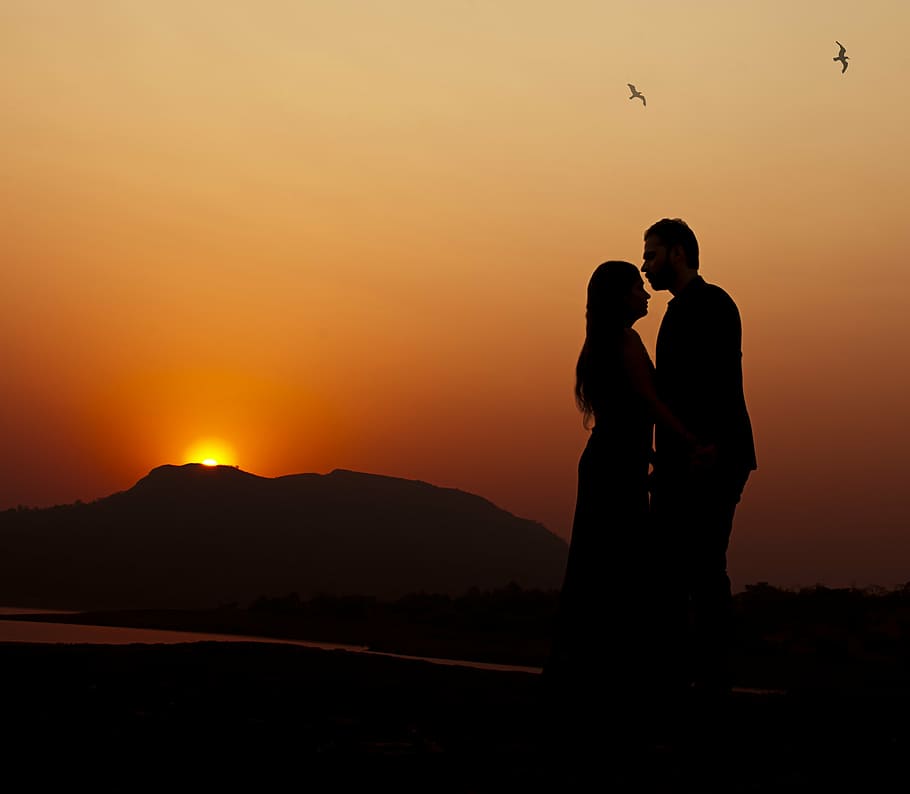 couple during sunset, sky, evening, romantic, engaged, newy wed, HD wallpaper