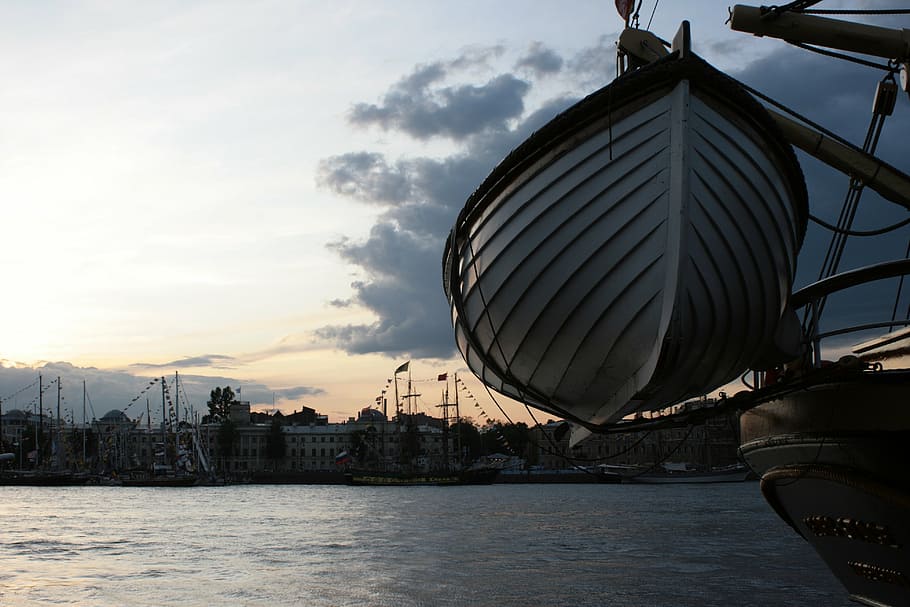 lifeboat, romance, evening, gray, sky, grey sky, gloomy sky HD wallpaper