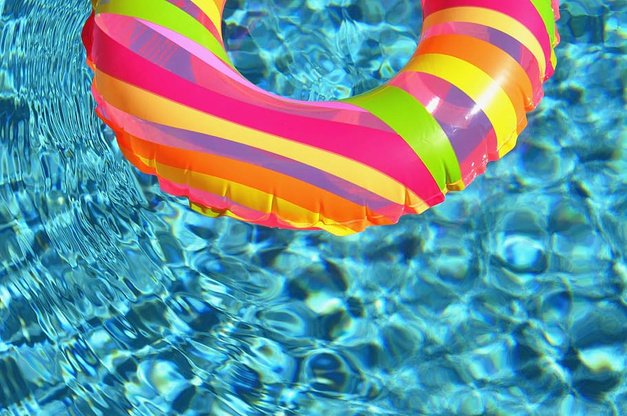 pink inflatable floater on water, swim ring, swimming pool, lifebuoy, HD wallpaper