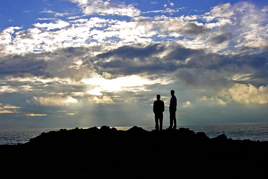clouds, looking on, ocean, onlooker, pacific ocean, people standing HD wallpaper