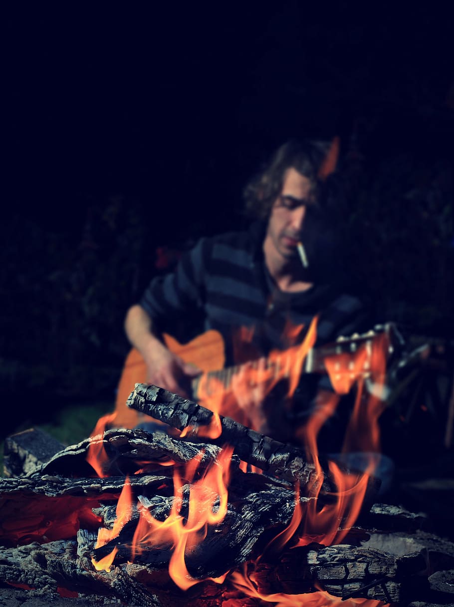 campfire, man, guitar, atmospheric, wood, sing, romance, out, HD wallpaper
