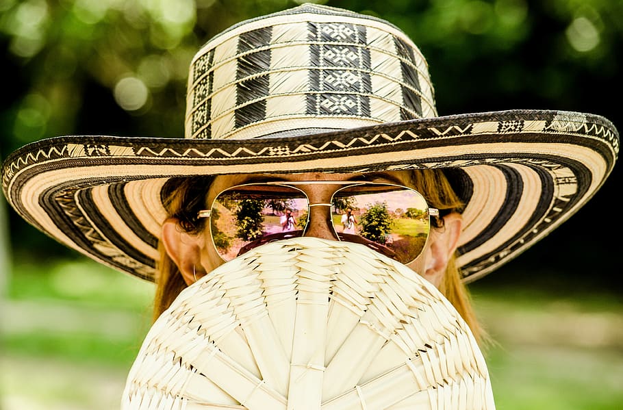 shallow focus of woman in yellow hair wearing white and black summer hat with brown frame aviator sunglasses during daytime HD wallpaper