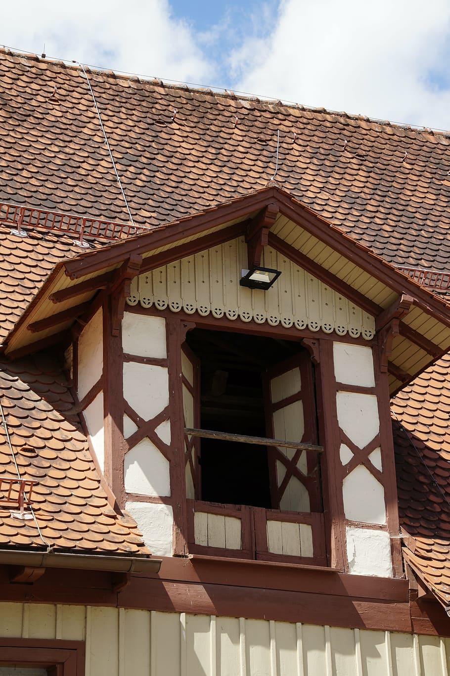 dormer, window, truss, roof, building, detail, architecture HD wallpaper