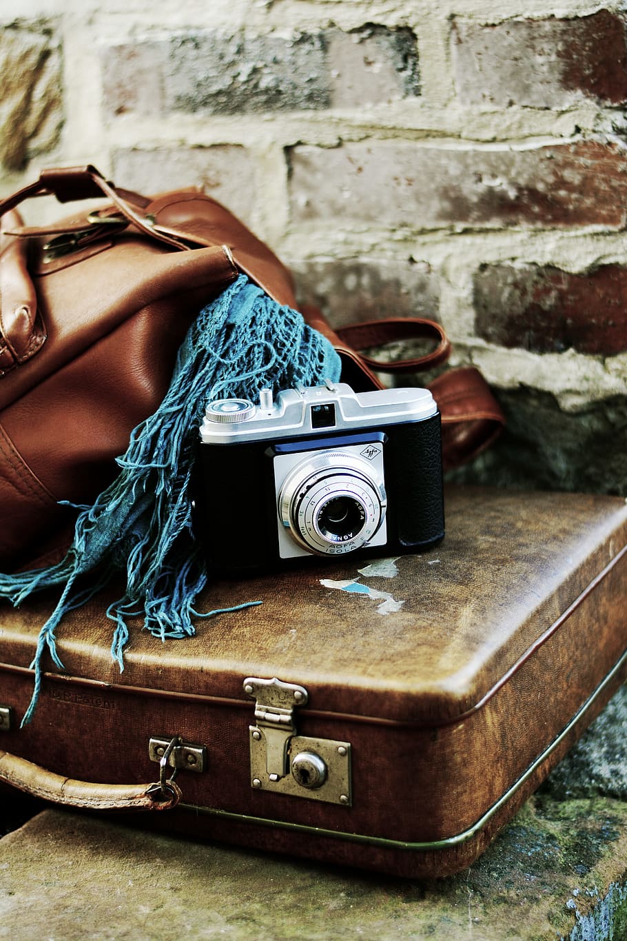 black and silver camera, luggage, leather suitcase, old suitcase, HD wallpaper