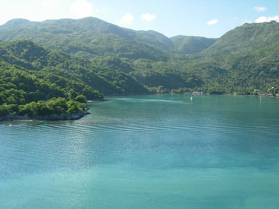 green lake surrounded by range mountain, Labadee, Haiti, Royal Caribbean, HD wallpaper
