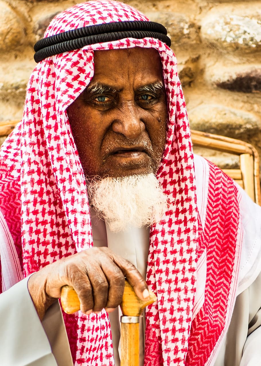 man holding walking cane near brown wall, Arabs, Face, Orient HD wallpaper