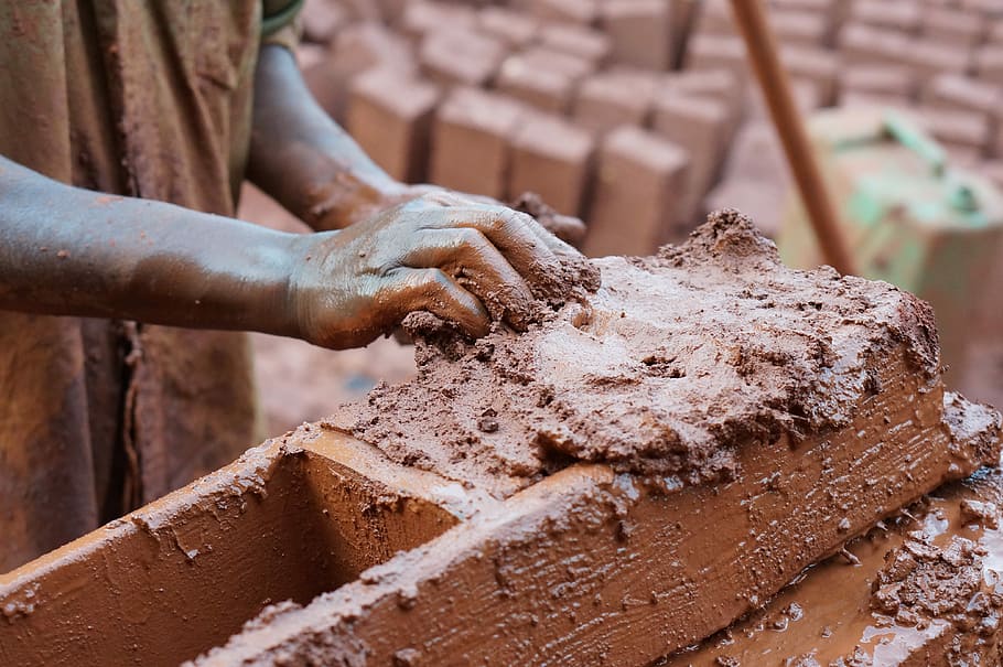 Brickmaker, person holding cement mix, brickwork, worker, labour HD wallpaper