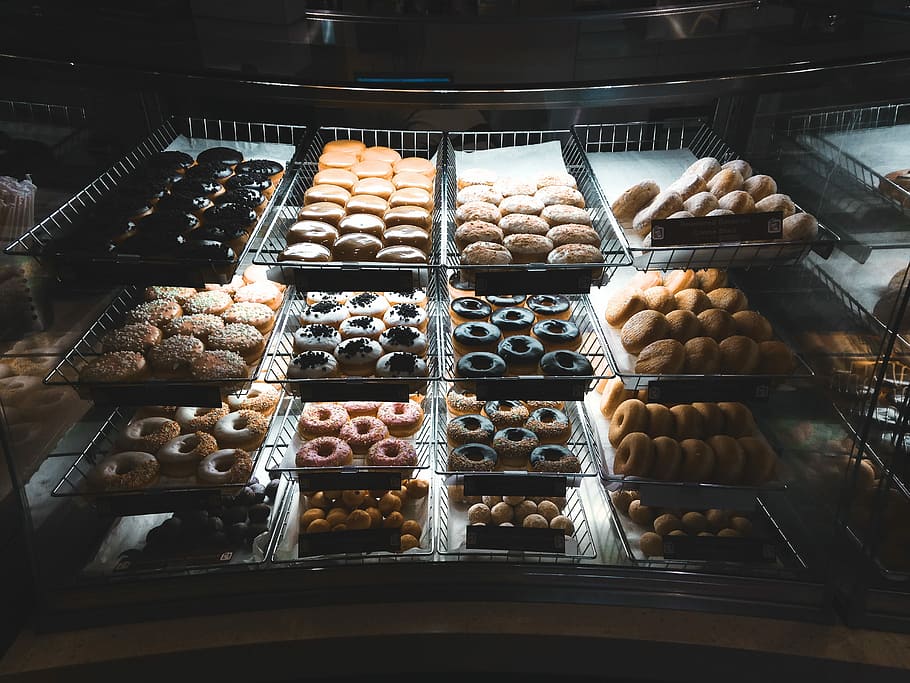 assorted-topping doughnuts on trays, baked doughnuts on clear display chiller, HD wallpaper