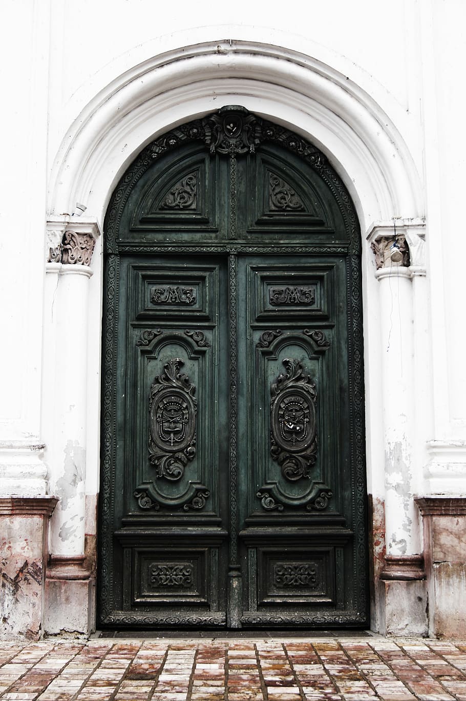 green wooden door, arch-shaped black wooden double doors during daytime, HD wallpaper