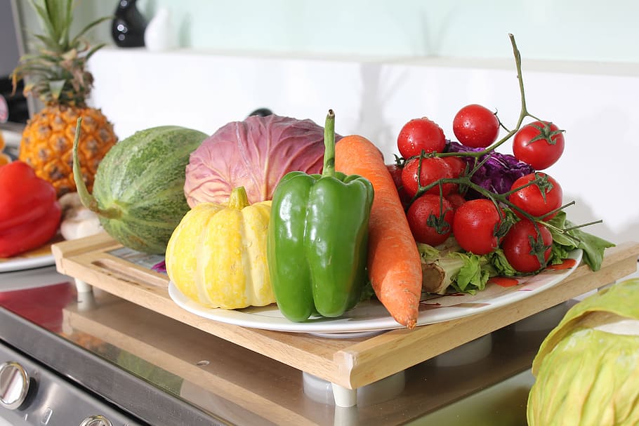 carrot and green bell pepper on plate, vegetable, fruit, fresh vegetables HD wallpaper
