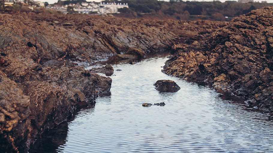 photo of body of water surrounded by rocks, body of water, rockpool HD wallpaper